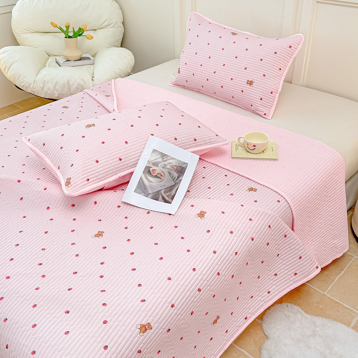 91家纺网 家纺一手货源 找家纺 橘夏家纺 2025新款莱赛尔天丝轻奢风多功能枕套单品枕套枕套单件 草莓小熊-粉