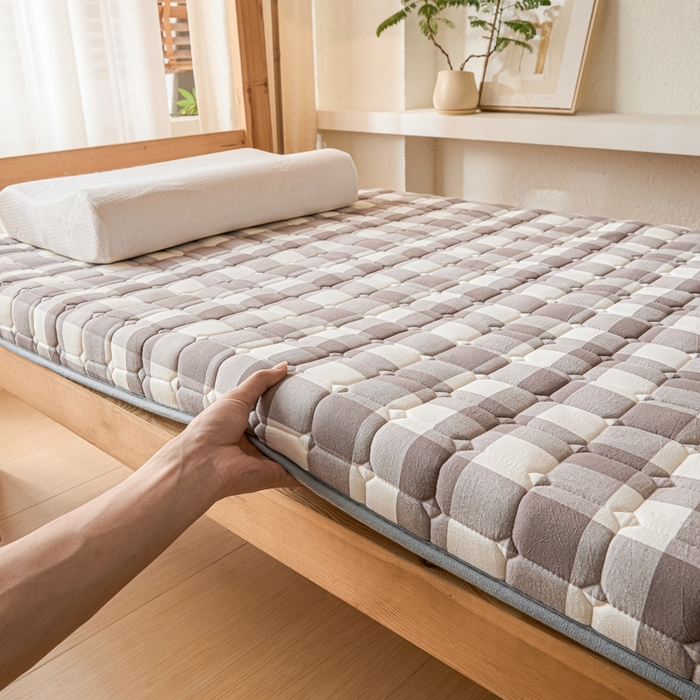 91家纺网 家纺一手货源 找家纺 （总）暖季2025新款A类无印风学生款 棉花床垫