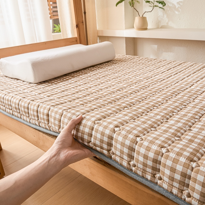 91家纺网 家纺一手货源 找家纺 暖季2025新款A类无印风学生款 棉花床垫 咖小格