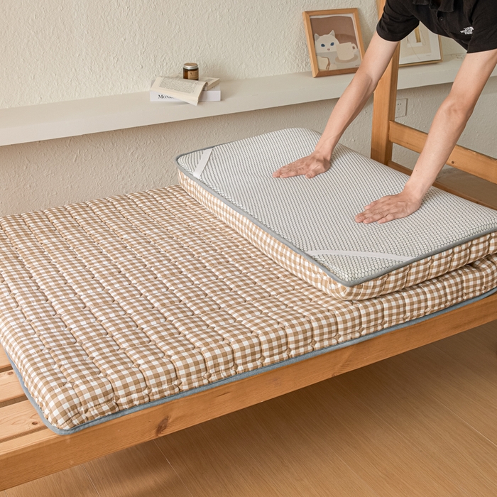 91家纺网 家纺一手货源 找家纺 暖季2025新款A类无印风学生款 棉花床垫 咖小格