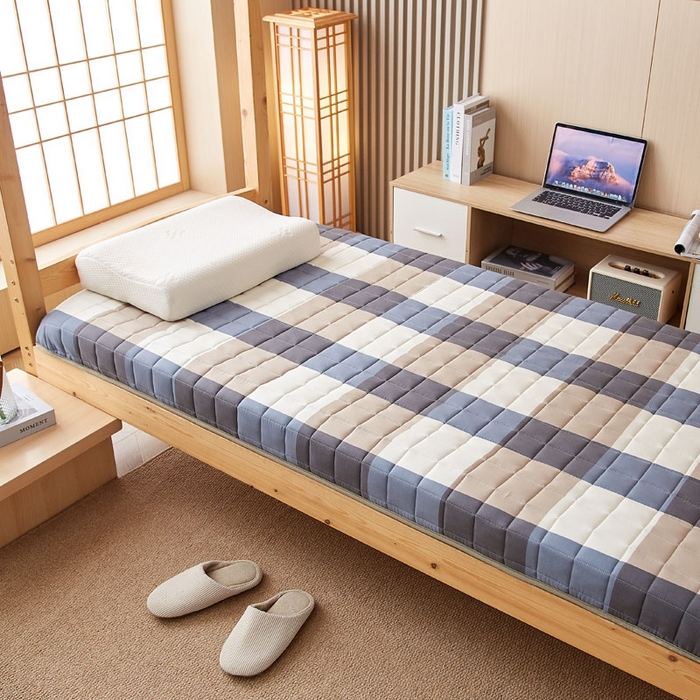 91家纺网 家纺一手货源 找家纺 暖季2025新款A类无印风学生款 棉花床垫 蓝大格