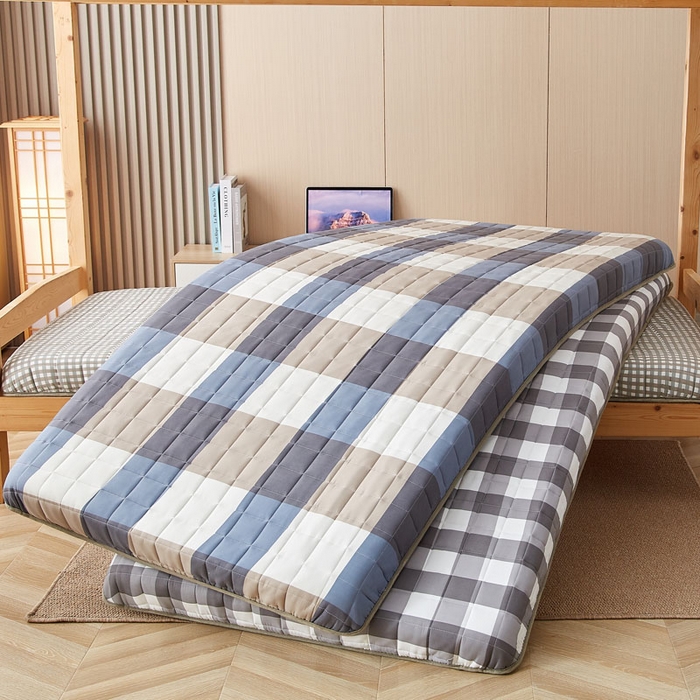 91家纺网 家纺一手货源 找家纺 暖季2025新款A类无印风学生款 棉花床垫 蓝大格