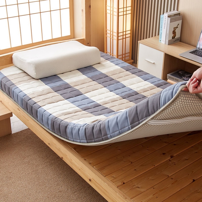 91家纺网 家纺一手货源 找家纺 暖季2025新款A类无印风学生款 棉花床垫 蓝大格