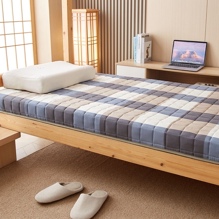 91家纺网 家纺一手货源 找家纺 暖季2025新款A类无印风学生款 棉花床垫 蓝大格