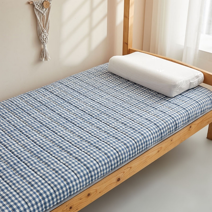 91家纺网 家纺一手货源 找家纺 暖季2025新款A类无印风学生款 棉花床垫 蓝小格