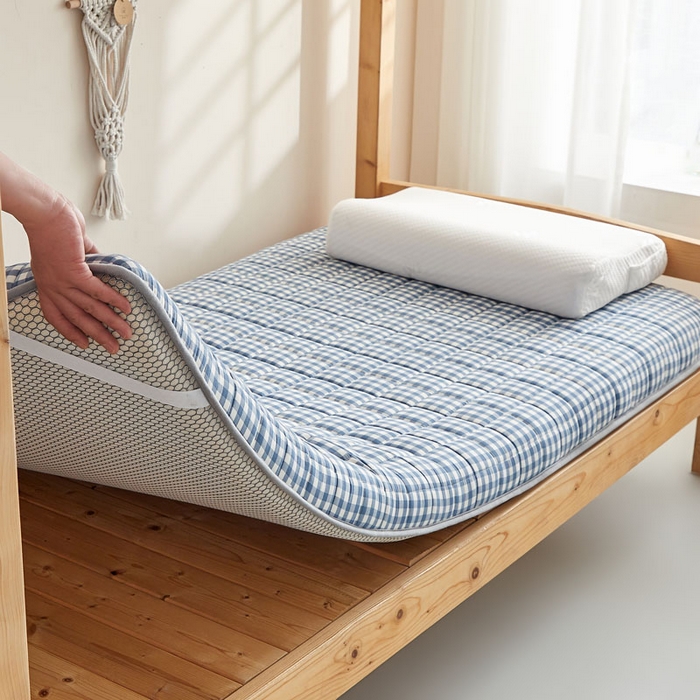 91家纺网 家纺一手货源 找家纺 暖季2025新款A类无印风学生款 棉花床垫 蓝小格