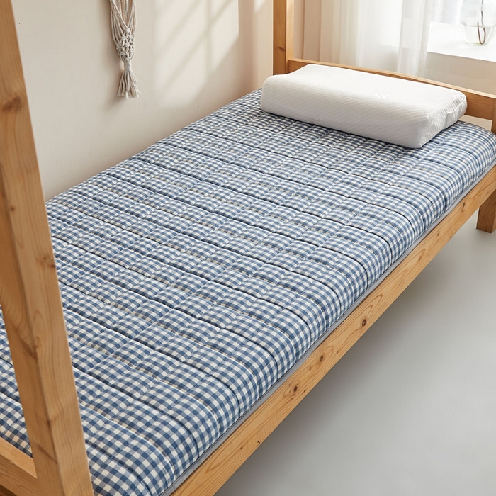 91家纺网 家纺一手货源 找家纺 暖季2025新款A类无印风学生款 棉花床垫 蓝小格