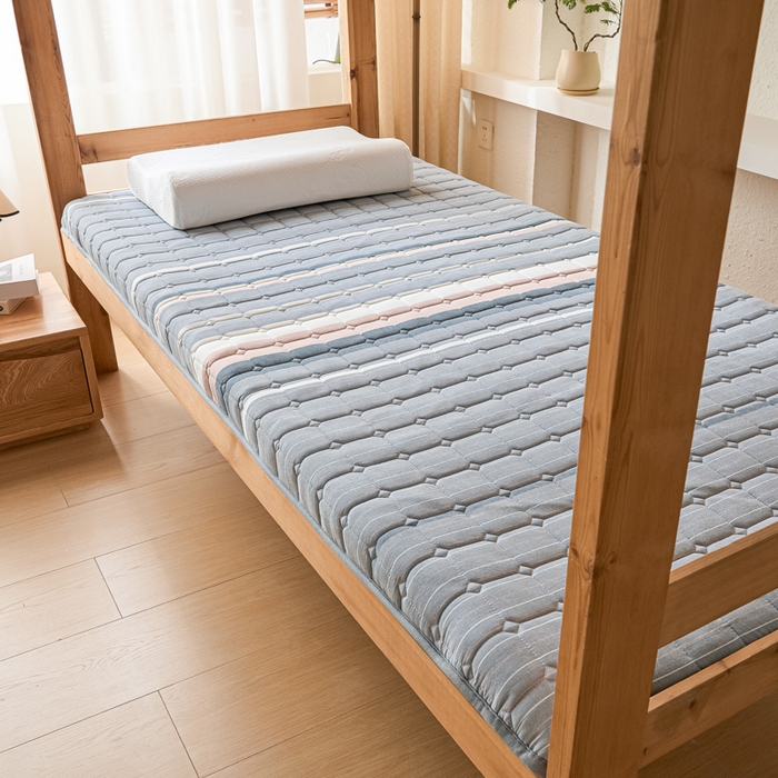 91家纺网 家纺一手货源 找家纺 暖季2025新款A类无印风学生款 棉花床垫马里奥灰