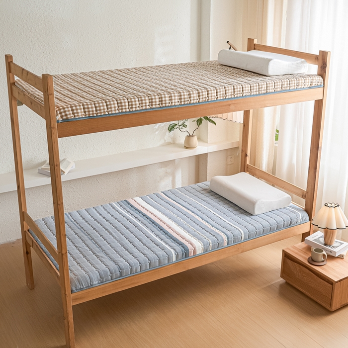 91家纺网 家纺一手货源 找家纺 暖季2025新款A类无印风学生款 棉花床垫马里奥灰