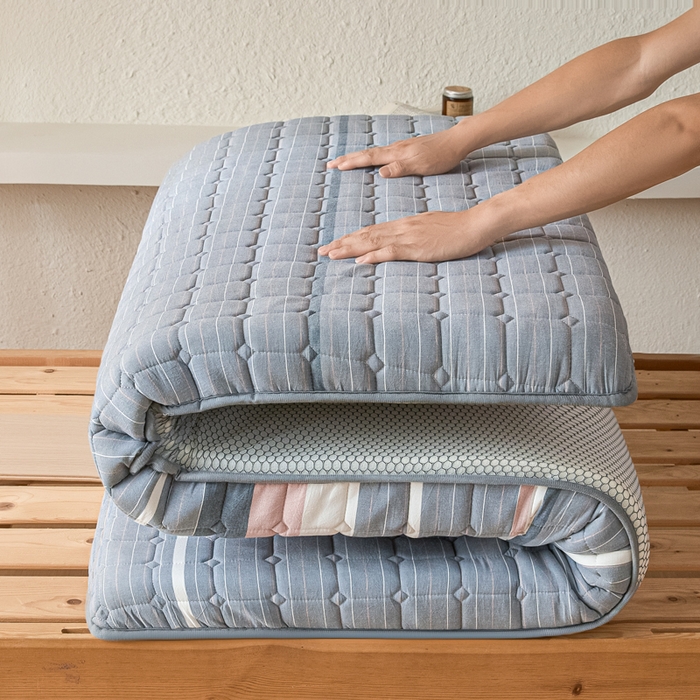 91家纺网 家纺一手货源 找家纺 暖季2025新款A类无印风学生款 棉花床垫马里奥灰