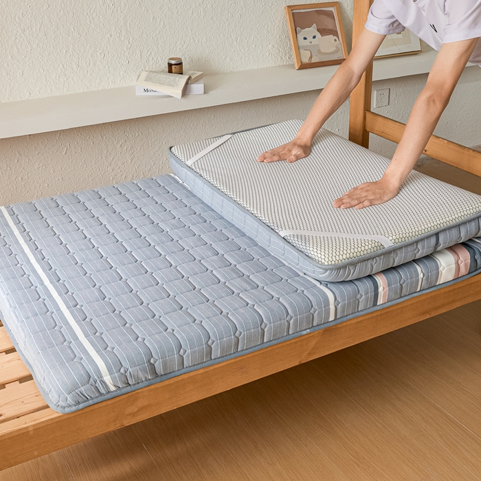 91家纺网 家纺一手货源 找家纺 暖季2025新款A类无印风学生款 棉花床垫马里奥灰