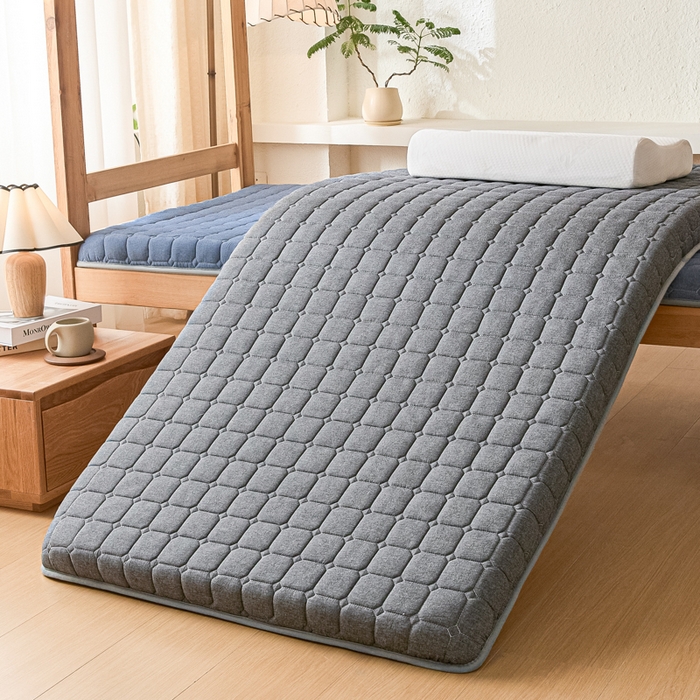 91家纺网 家纺一手货源 找家纺 暖季2025新款A类无印风学生款 棉花床垫 深灰