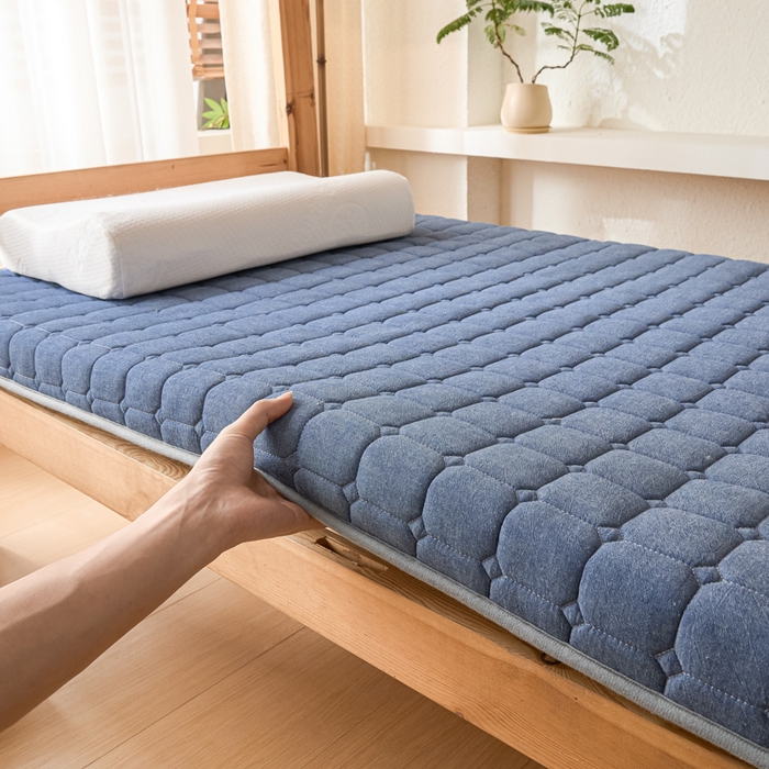 91家纺网 家纺一手货源 找家纺 暖季2025新款A类无印风学生款 棉花床垫 深蓝