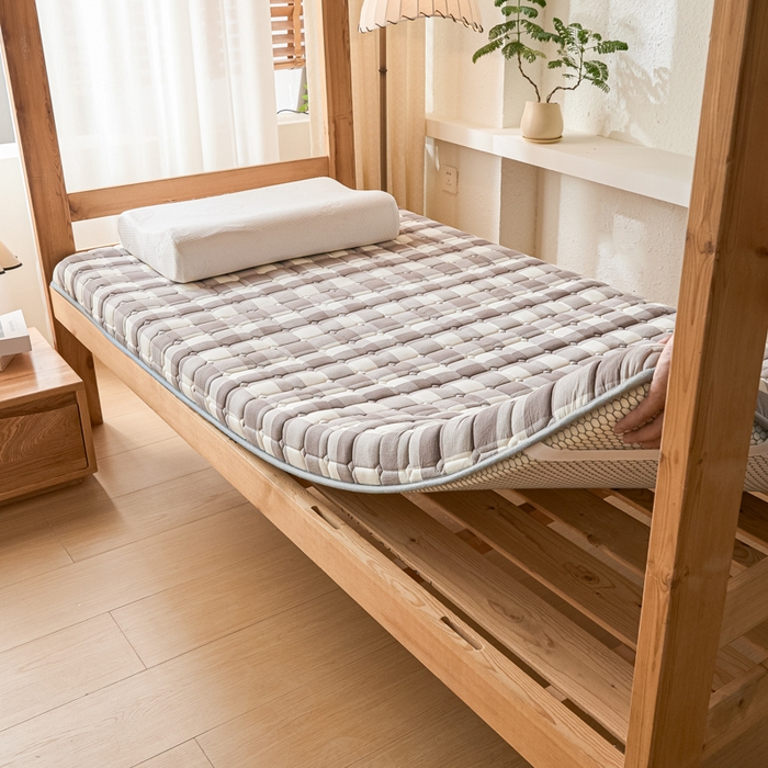 91家纺网 家纺一手货源 找家纺 暖季2025新款A类无印风学生款 棉花床垫 中灰格