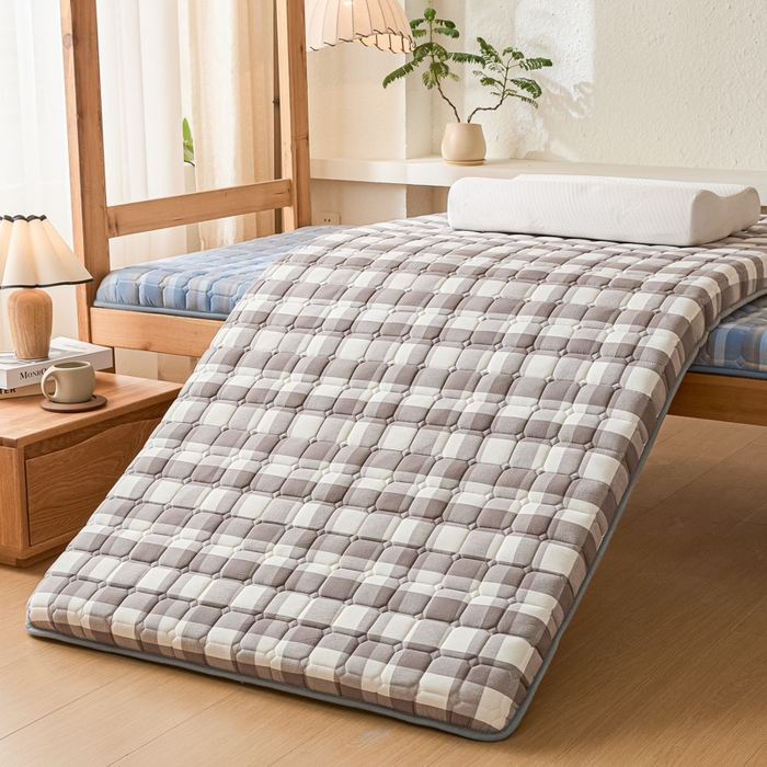 91家纺网 家纺一手货源 找家纺 暖季2025新款A类无印风学生款 棉花床垫 中灰格