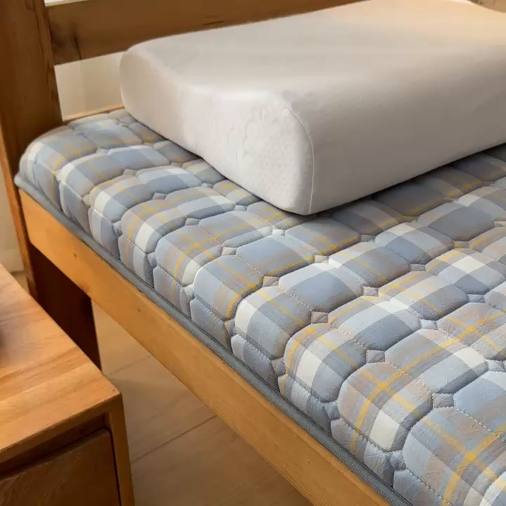 91家纺网 家纺一手货源 找家纺 暖季2025新款A类无印风学生款 棉花床垫 简兮蓝