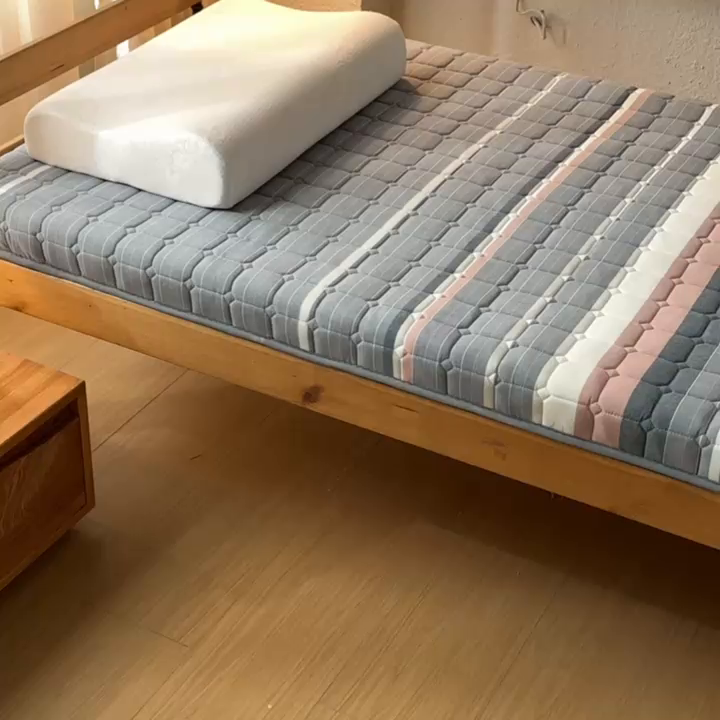 91家纺网 家纺一手货源 找家纺 暖季2025新款A类无印风学生款 棉花床垫马里奥灰