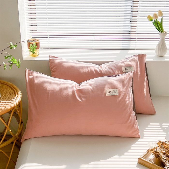 91家纺网 家纺一手货源 找家纺 恋人优选2025新款纯棉色织水洗贴标枕套 豆沙-浅灰