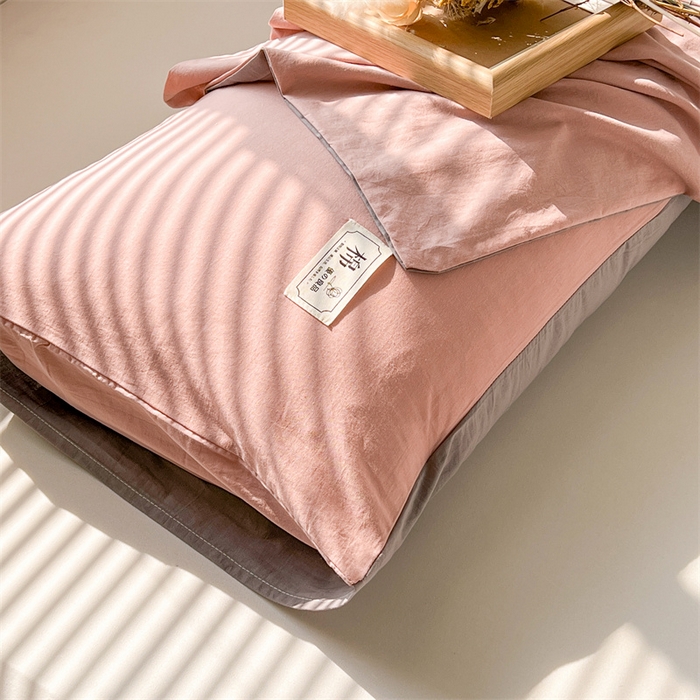 91家纺网 家纺一手货源 找家纺 恋人优选2025新款纯棉色织水洗贴标枕套 豆沙-浅灰