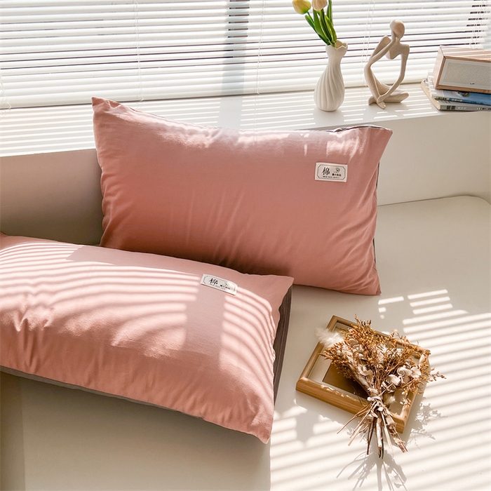 91家纺网 家纺一手货源 找家纺 恋人优选2025新款纯棉色织水洗贴标枕套 豆沙-浅灰