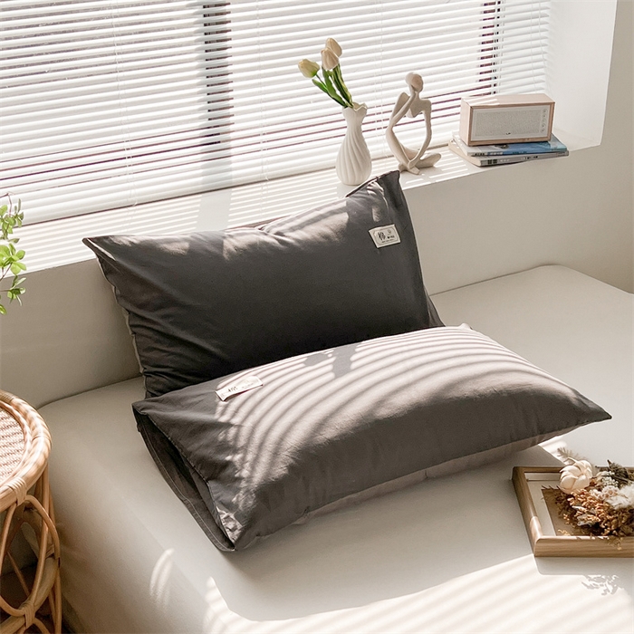 91家纺网 家纺一手货源 找家纺 恋人优选2025新款纯棉色织水洗贴标枕套 深灰-浅灰