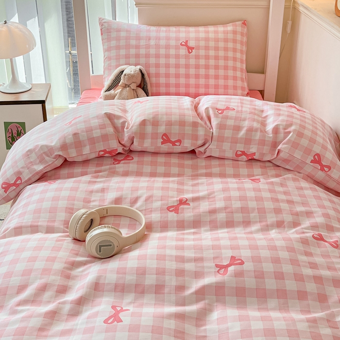 91家纺网 家纺一手货源 找家纺 雅居纺家纺 2025新款全棉纯棉印花系列学生宿舍三四件套上下铺三件套 粉格子蝴蝶结