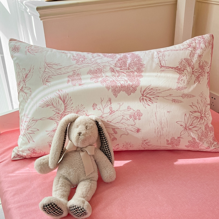 91家纺网 家纺一手货源 找家纺 雅居纺家纺 2025新款全棉纯棉印花系列学生宿舍三四件套上下铺三件套 粉色花园