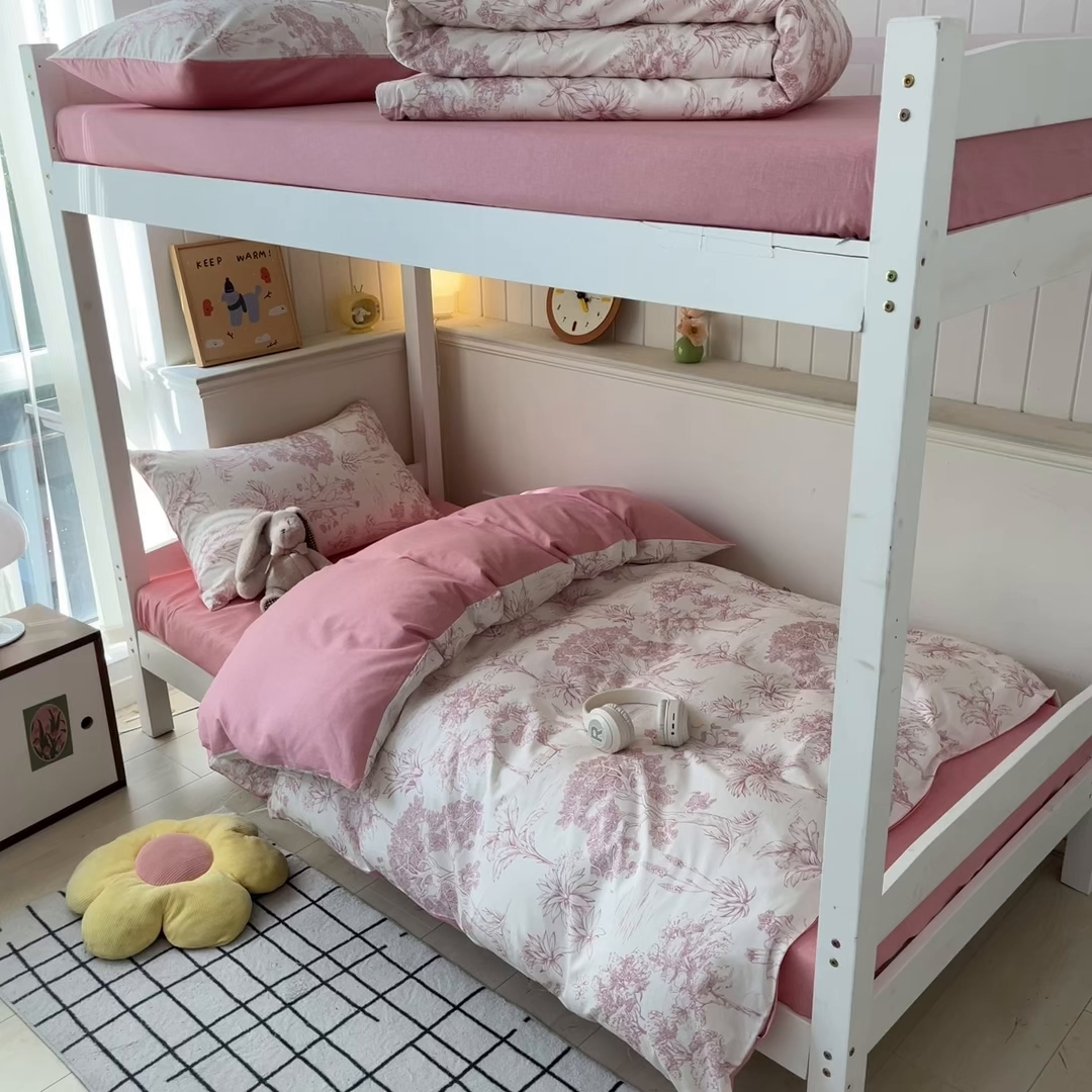 91家纺网 家纺一手货源 找家纺 雅居纺家纺 2025新款全棉纯棉印花系列学生宿舍三四件套上下铺三件套 粉色花园