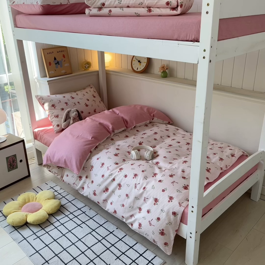 91家纺网 家纺一手货源 找家纺 雅居纺家纺 2025新款全棉纯棉印花系列学生宿舍三四件套上下铺三件套 粉色浪漫