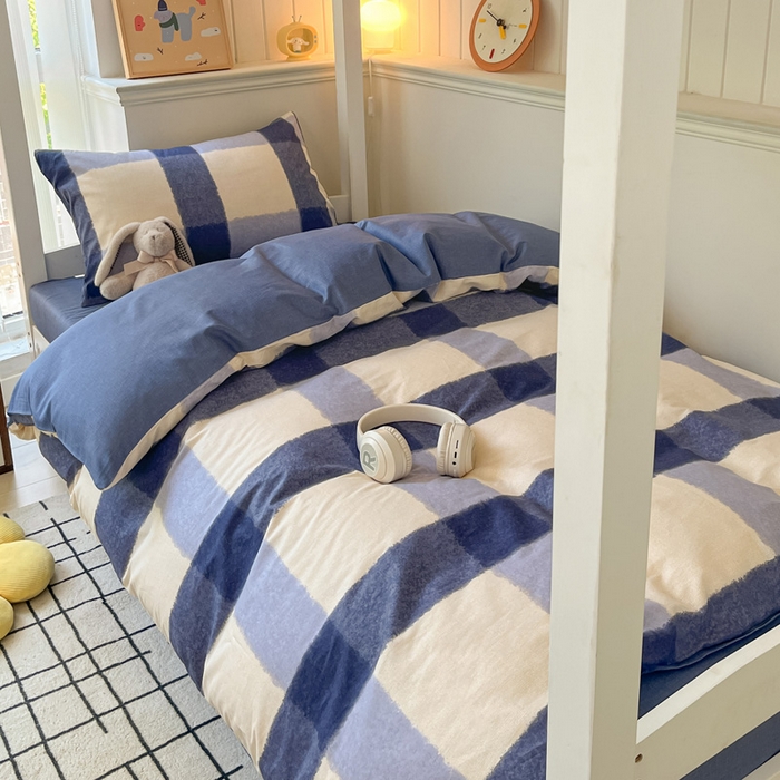 91家纺网 家纺一手货源 找家纺 雅居纺家纺 2025新款全棉纯棉印花系列学生宿舍三四件套上下铺三件套 复古格子蓝