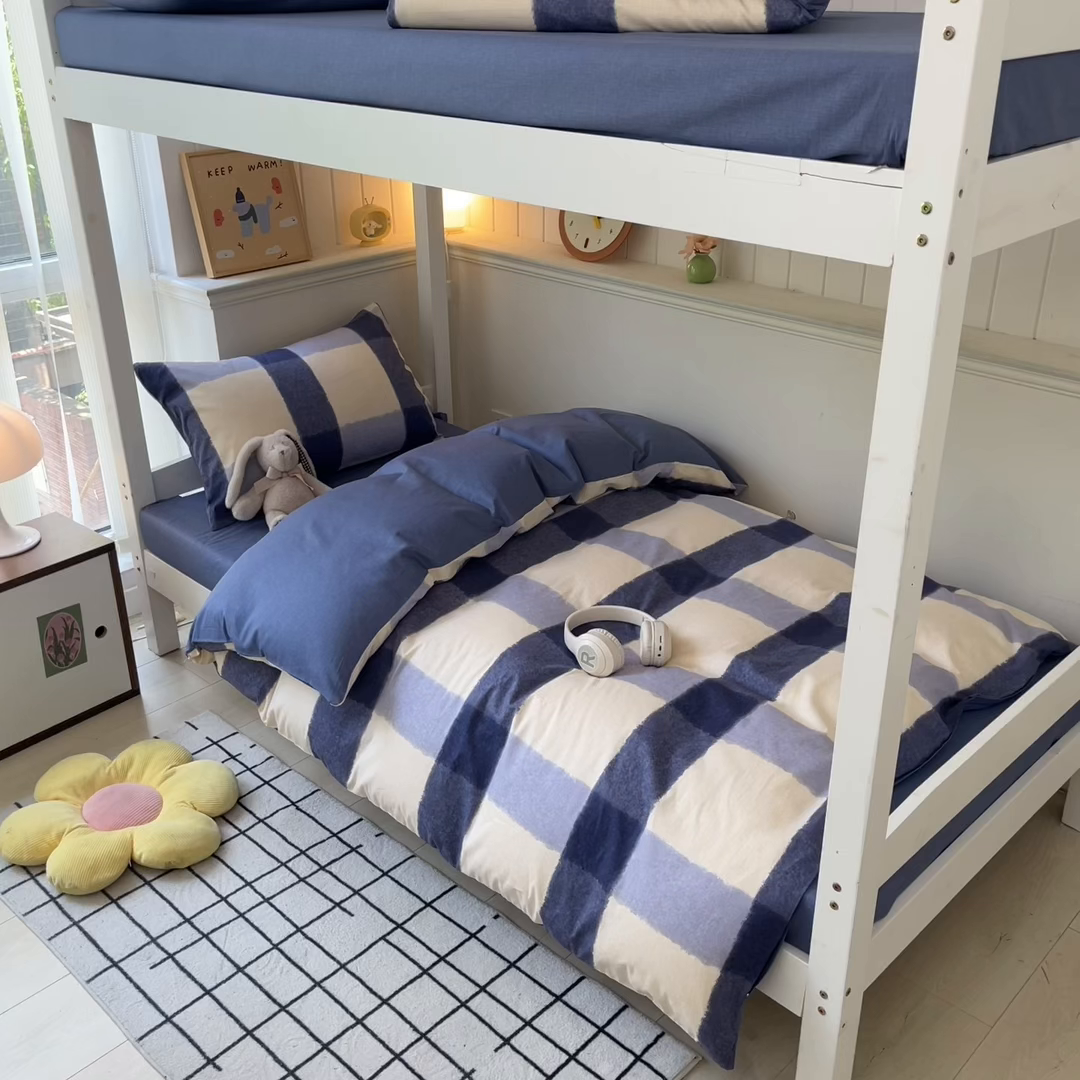 91家纺网 家纺一手货源 找家纺 雅居纺家纺 2025新款全棉纯棉印花系列学生宿舍三四件套上下铺三件套 复古格子蓝