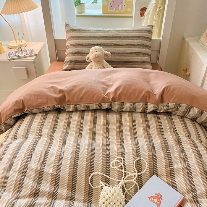 91家纺网 家纺一手货源 找家纺 雅居纺家纺 2025新款全棉纯棉印花系列学生宿舍三四件套上下铺三件套 复古咖条