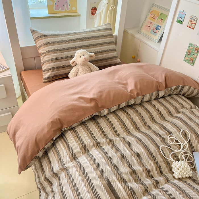 91家纺网 家纺一手货源 找家纺 雅居纺家纺 2025新款全棉纯棉印花系列学生宿舍三四件套上下铺三件套 复古咖条