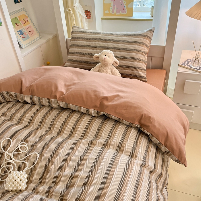 91家纺网 家纺一手货源 找家纺 雅居纺家纺 2025新款全棉纯棉印花系列学生宿舍三四件套上下铺三件套 复古咖条