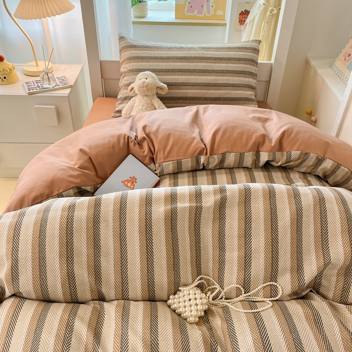 91家纺网 家纺一手货源 找家纺 雅居纺家纺 2025新款全棉纯棉印花系列学生宿舍三四件套上下铺三件套 复古咖条