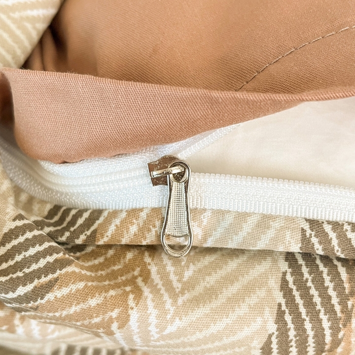 91家纺网 家纺一手货源 找家纺 雅居纺家纺 2025新款全棉纯棉印花系列学生宿舍三四件套上下铺三件套 复古咖条