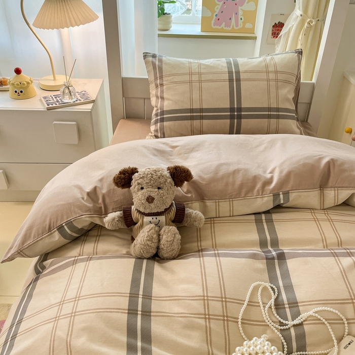 91家纺网 家纺一手货源 找家纺 雅居纺家纺 2025新款全棉纯棉印花系列学生宿舍三四件套上下铺三件套 复古卡其格