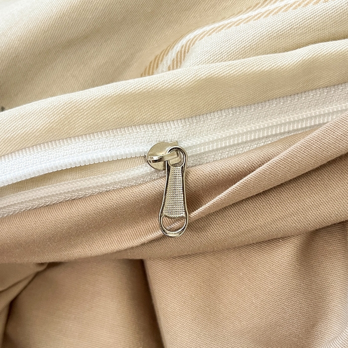 91家纺网 家纺一手货源 找家纺 雅居纺家纺 2025新款全棉纯棉印花系列学生宿舍三四件套上下铺三件套 复古卡其格