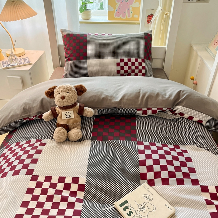 91家纺网 家纺一手货源 找家纺 雅居纺家纺 2025新款全棉纯棉印花系列学生宿舍三四件套上下铺三件套 红灰格