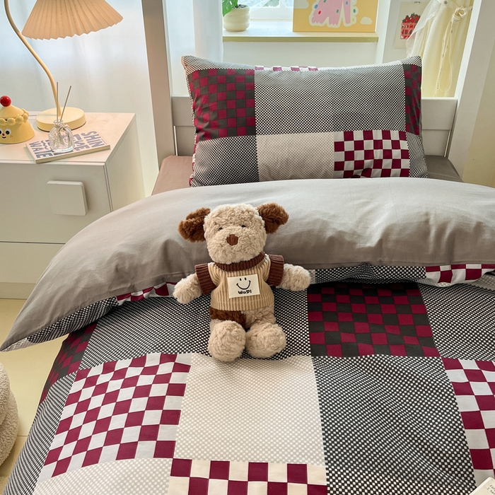 91家纺网 家纺一手货源 找家纺 雅居纺家纺 2025新款全棉纯棉印花系列学生宿舍三四件套上下铺三件套 红灰格