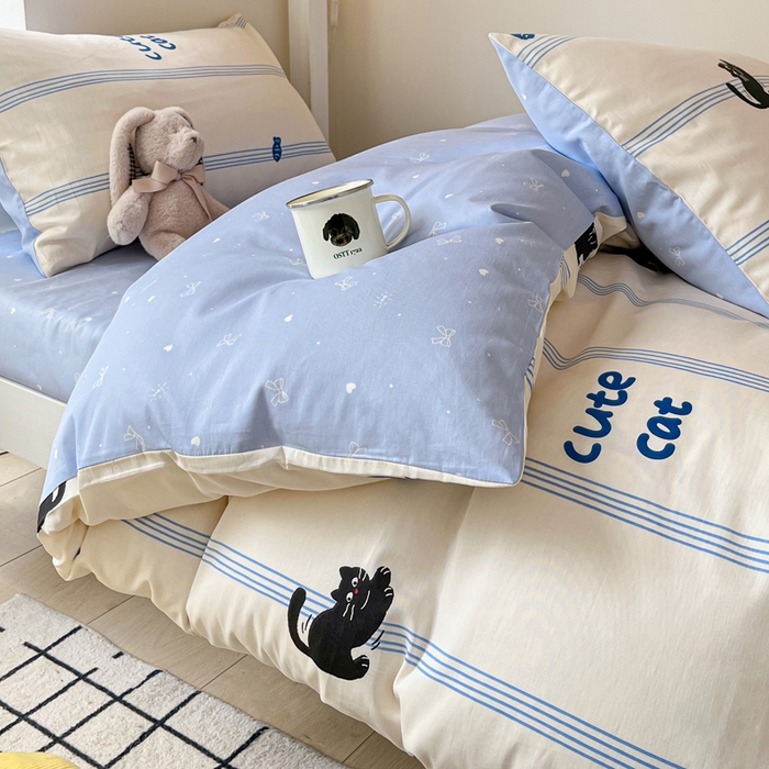 91家纺网 家纺一手货源 找家纺 雅居纺家纺 2025新款全棉纯棉印花系列学生宿舍三四件套上下铺三件套 可爱小猫