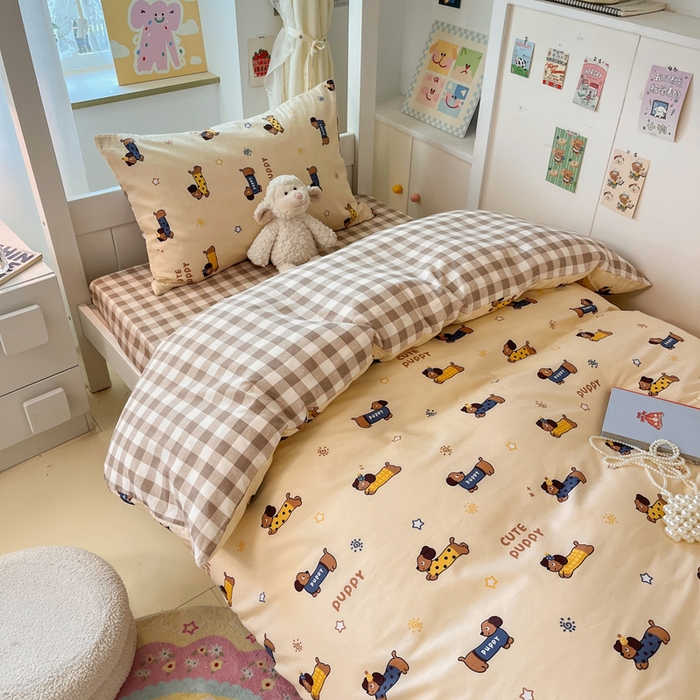 91家纺网 家纺一手货源 找家纺 雅居纺家纺 2025新款全棉纯棉印花系列学生宿舍三四件套上下铺三件套 腊肠狗队长