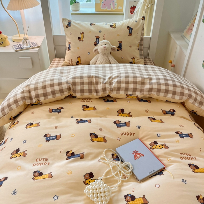 91家纺网 家纺一手货源 找家纺 雅居纺家纺 2025新款全棉纯棉印花系列学生宿舍三四件套上下铺三件套 腊肠狗队长