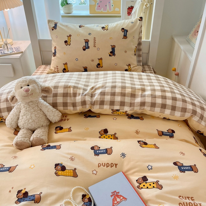 91家纺网 家纺一手货源 找家纺 雅居纺家纺 2025新款全棉纯棉印花系列学生宿舍三四件套上下铺三件套 腊肠狗队长