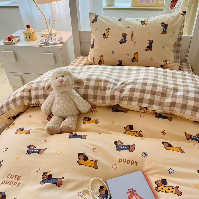 91家纺网 家纺一手货源 找家纺 雅居纺家纺 2025新款全棉纯棉印花系列学生宿舍三四件套上下铺三件套 腊肠狗队长