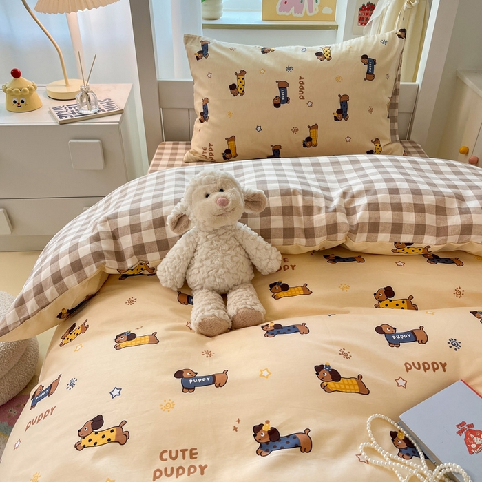 91家纺网 家纺一手货源 找家纺 雅居纺家纺 2025新款全棉纯棉印花系列学生宿舍三四件套上下铺三件套 腊肠狗队长