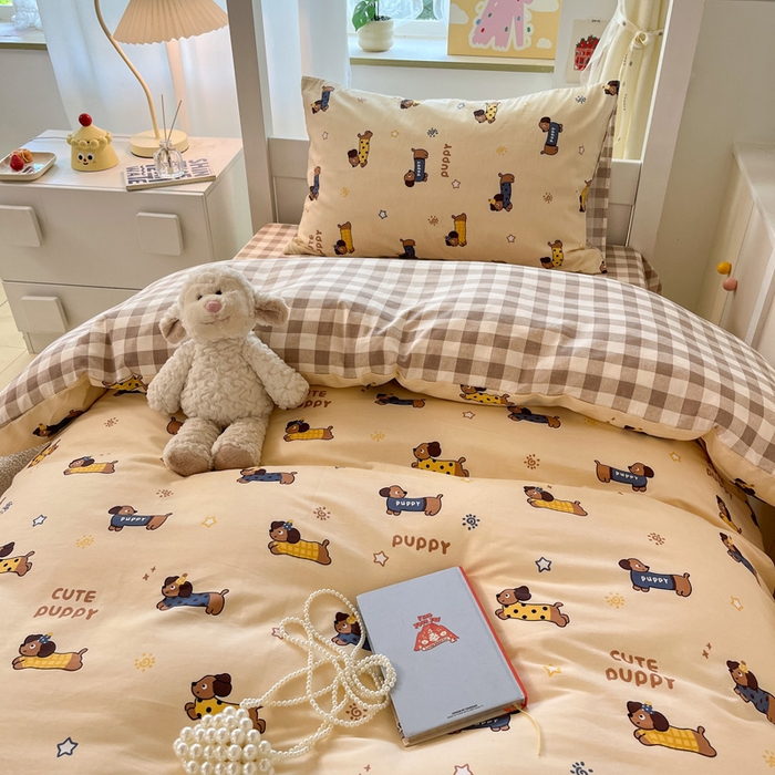 91家纺网 家纺一手货源 找家纺 雅居纺家纺 2025新款全棉纯棉印花系列学生宿舍三四件套上下铺三件套 腊肠狗队长