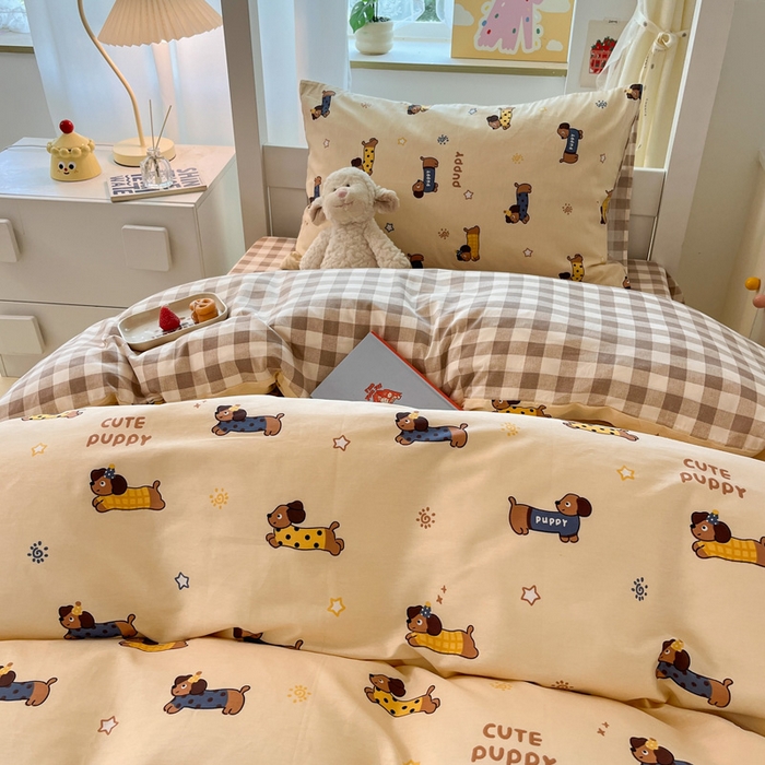 91家纺网 家纺一手货源 找家纺 雅居纺家纺 2025新款全棉纯棉印花系列学生宿舍三四件套上下铺三件套 腊肠狗队长