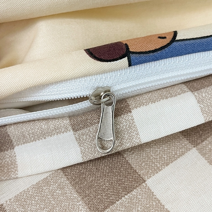 91家纺网 家纺一手货源 找家纺 雅居纺家纺 2025新款全棉纯棉印花系列学生宿舍三四件套上下铺三件套 腊肠狗队长