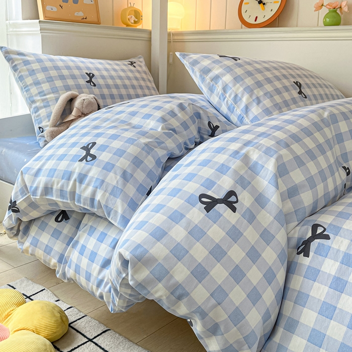 91家纺网 家纺一手货源 找家纺 雅居纺家纺 2025新款全棉纯棉印花系列学生宿舍三四件套上下铺三件套 蓝格子蝴蝶结